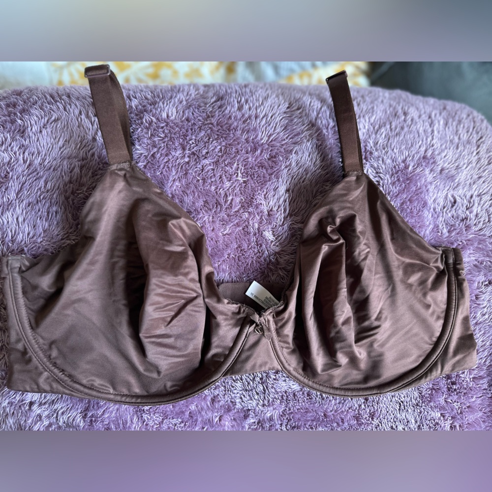 ✨Final Price✨Victoria’s Secret Invisible Lift Bra